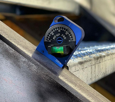 MAGNETIZED POCKET LEVEL